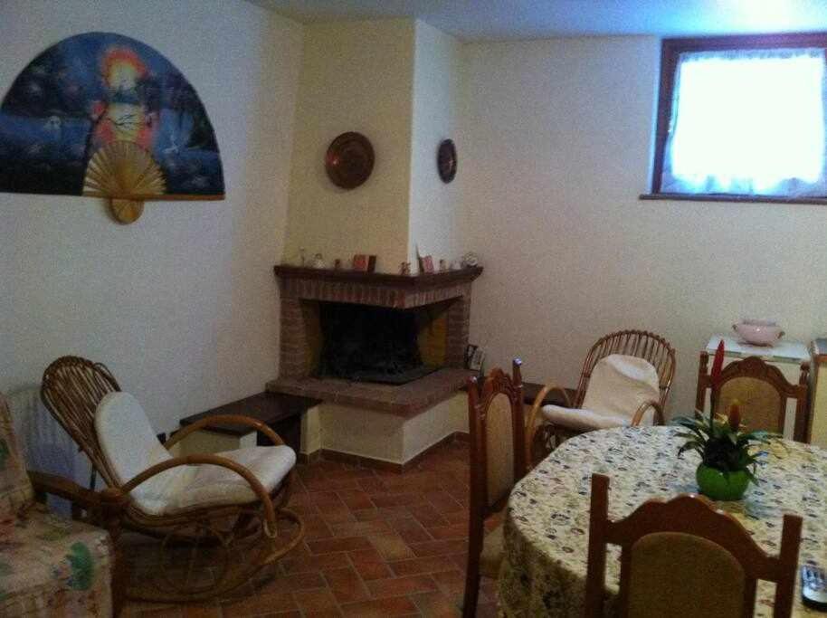 Ospitaci Appartamenti Di Campagna Le Rancole Valtopina Kültér fotó