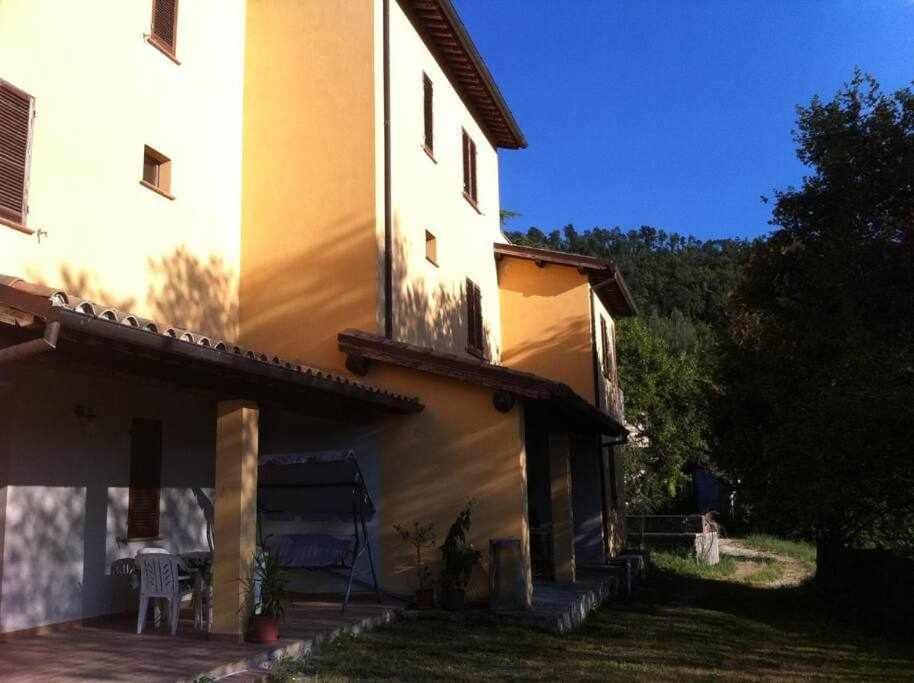 Ospitaci Appartamenti Di Campagna Le Rancole Valtopina Kültér fotó